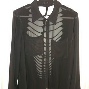 NWOT GUESS BLACK LONG SLEEVE TOP